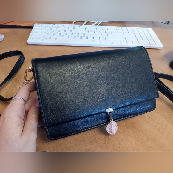 Purse - Picture 1 of 3